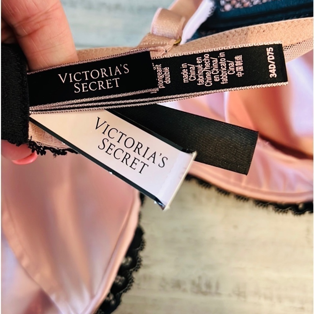 NWT,34/D,Victoria’s Secret Lined Plunge Bra, Adjustable Straps, Gorgeous! - Picture 6 of 8